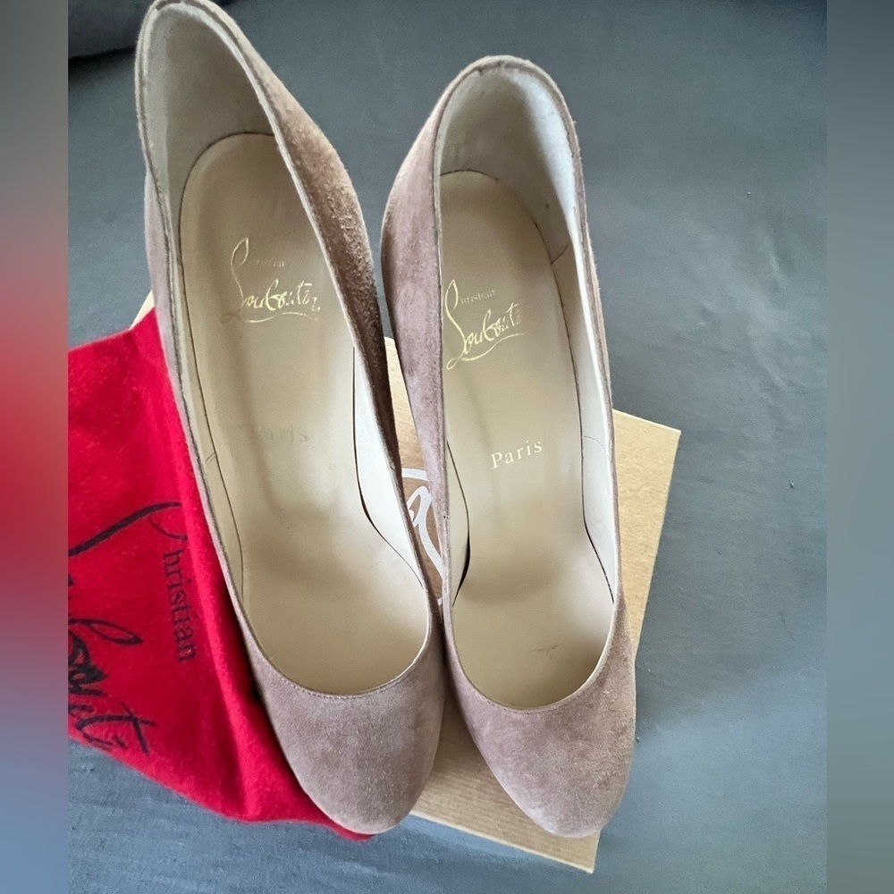 Christian Louboutin Fifi Bark Suede Pumps - Picture 2 of 11